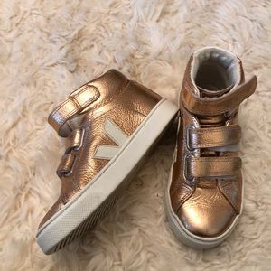 Girls rose gold Vera Velcro mid top sneaker